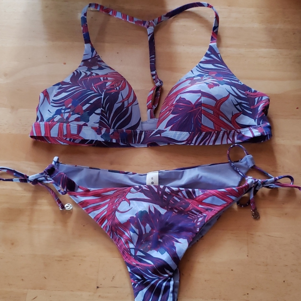 Lululemon swimsuit top and bottom 👙